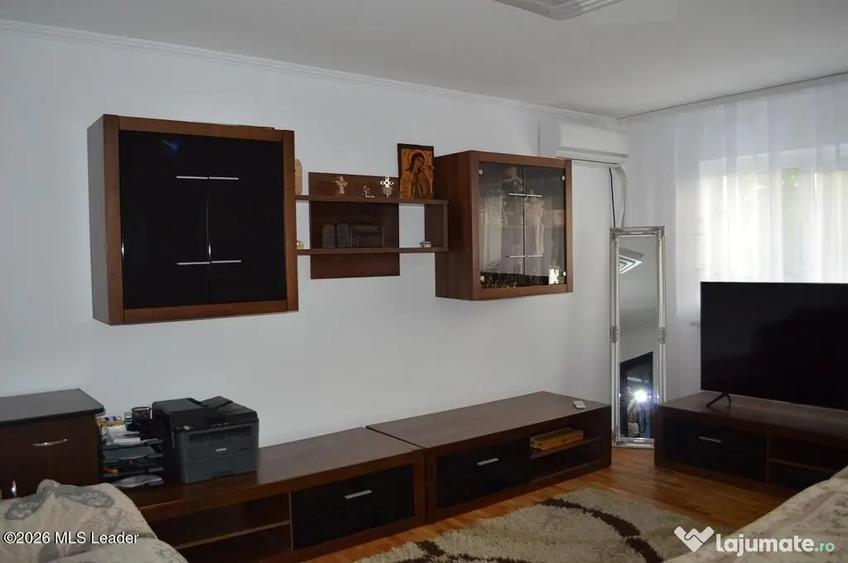 Apartament cu 3 camere decomandat, mobilat în Popa Șapcă