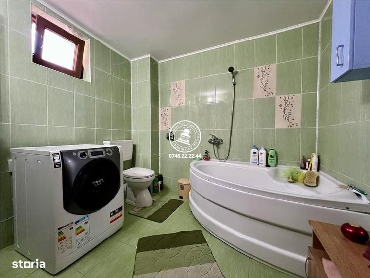 Casă cu 4 camere în Valea Adâncă