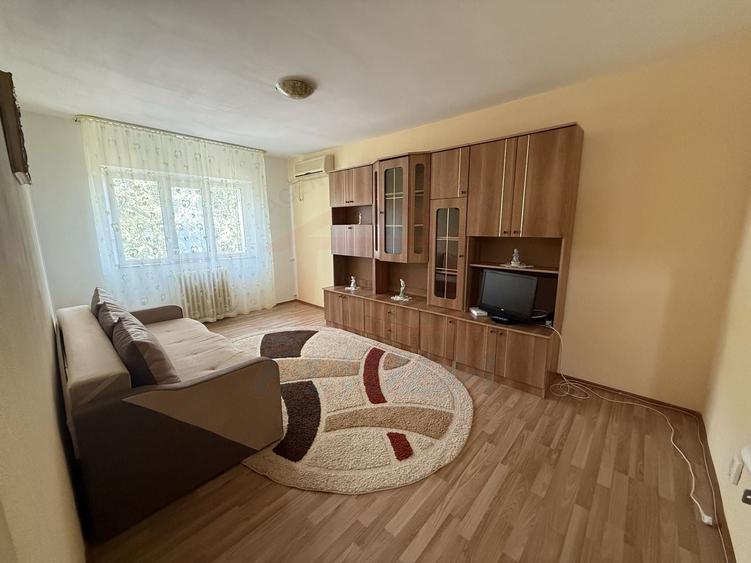 Apartament cu 2 camere decomandat, mobilat în Micro 20