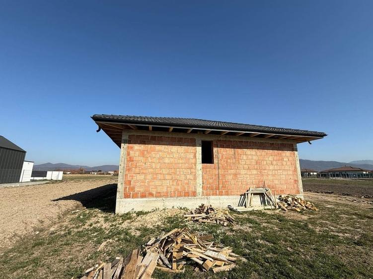 Casă cu 4 camere în Săsar