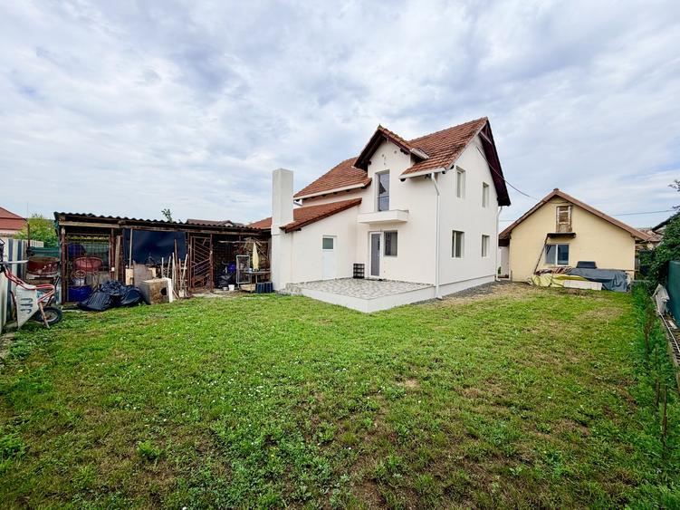 Casă individuală cu 4 camere cu Canalizare în Moșnița Veche