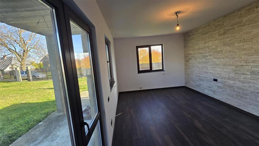 Casă individuală cu 5 camere cu Teren 600 Mp în Mitocu Dragomirnei