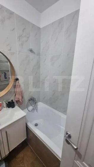 Apartament cu 3 camere semidecomandat în Central