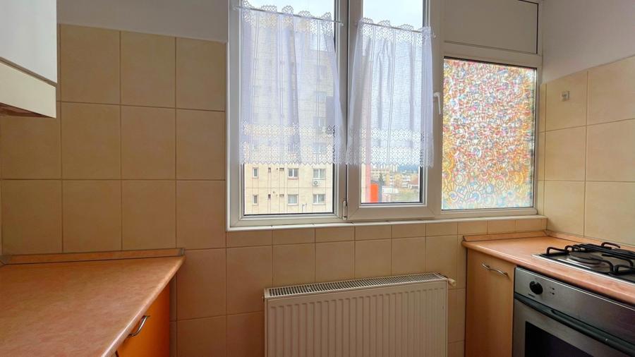 Apartament cu 3 camere decomandat, mobilat în Central