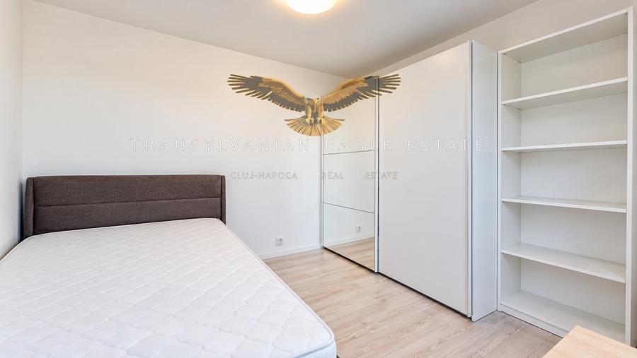 Apartament cu 4 camere semidecomandat, mobilat în Zorilor