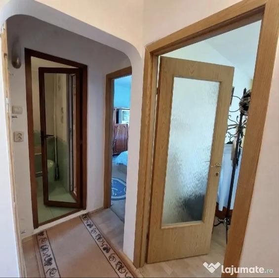 Apartament cu 3 camere decomandat, mobilat în Alfa