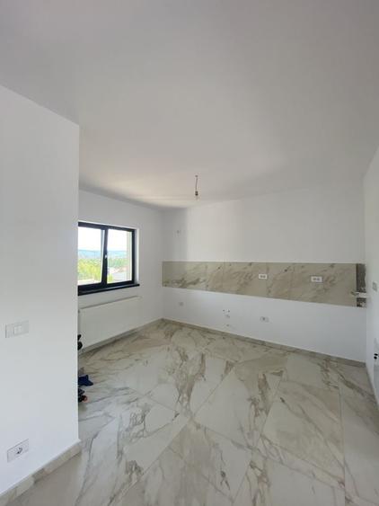 Casă cu 3 camere în Valea Adâncă