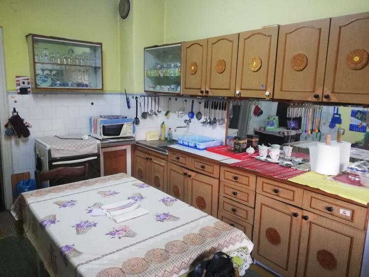 Casă cu 4 camere în Central