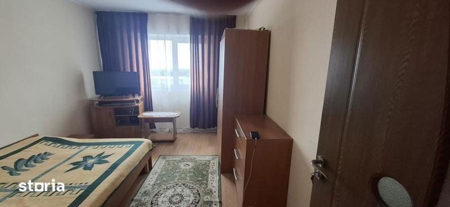 Apartament cu 3 camere decomandat în Gugești