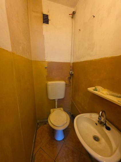 Apartament cu 4 camere semidecomandat în Titan
