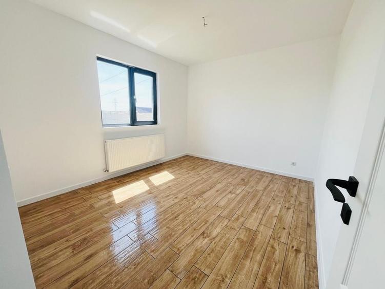 Casă cu 4 camere în Șimnicu de Sus