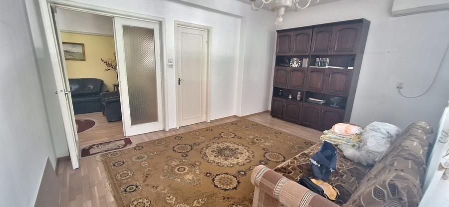 Apartament cu 4 camere decomandat în Universitate