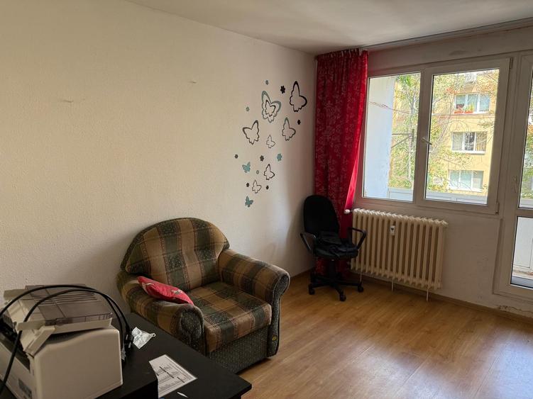 Apartament cu 3 camere semidecomandat în Drumul Taberei