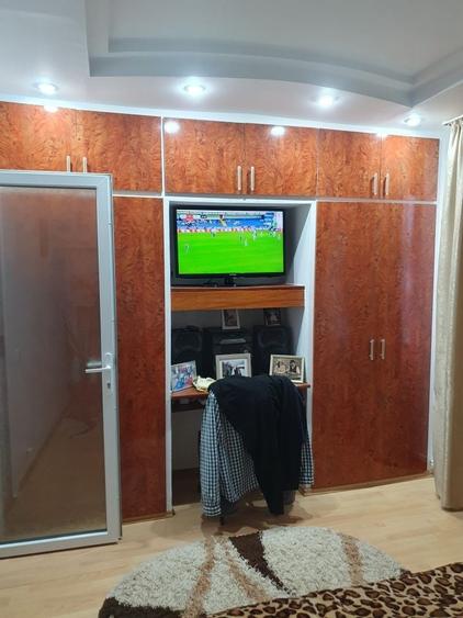 Apartament cu 3 camere decomandat în Tineretului