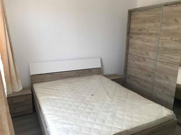 Apartament cu 2 camere semidecomandat, mobilat în Tractorul