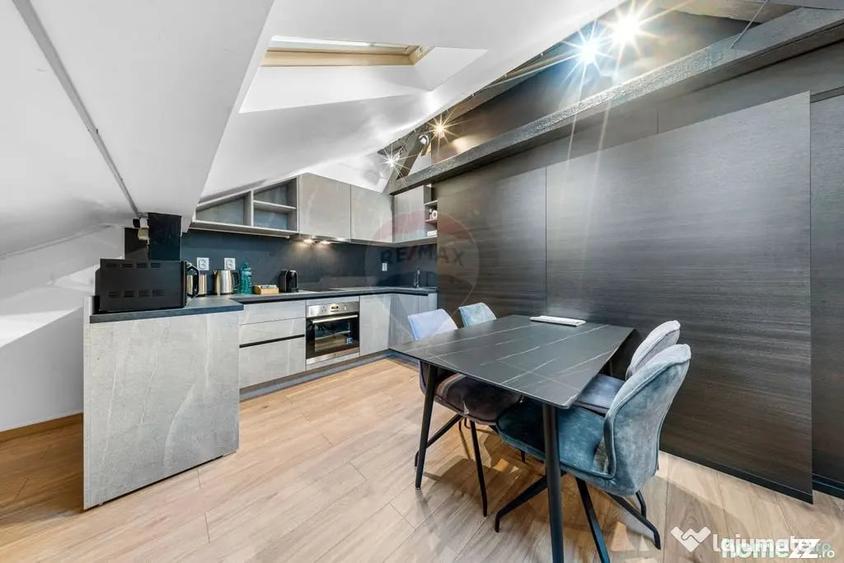 Casă cu 7 camere cu Teren 705 Mp în Central