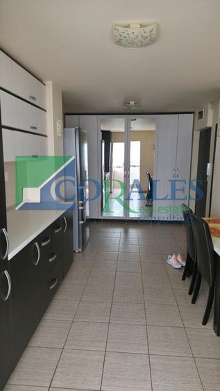 Apartament cu 3 camere decomandat, mobilat în Aradului