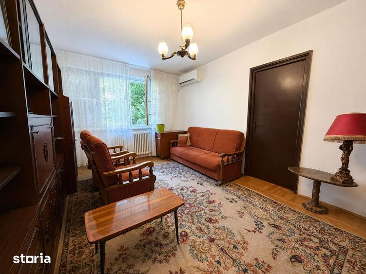 Apartament cu 3 camere decomandat în Titan