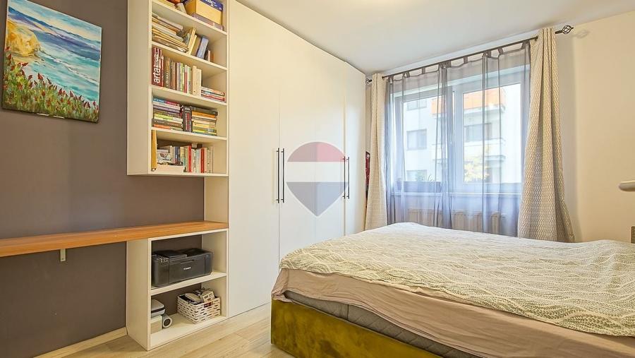 Apartament cu 3 camere decomandat, mobilat în Tractorul