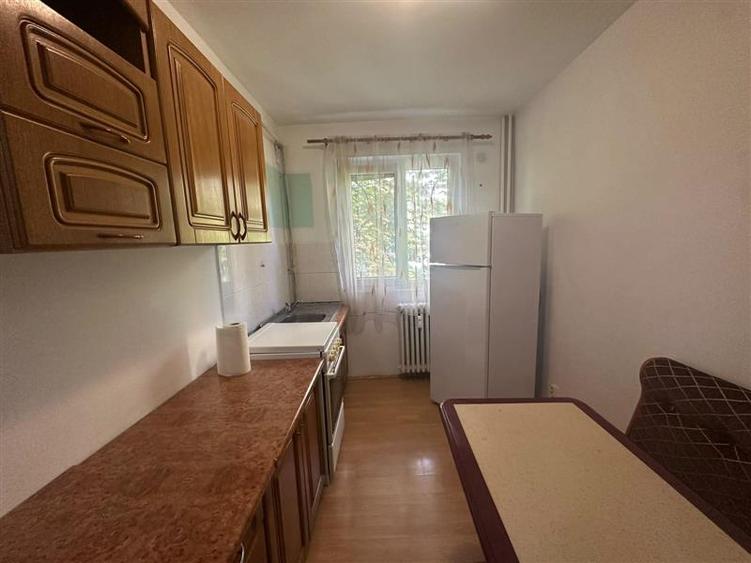 Apartament cu 2 camere nedecomandat în Podul de Piatră
