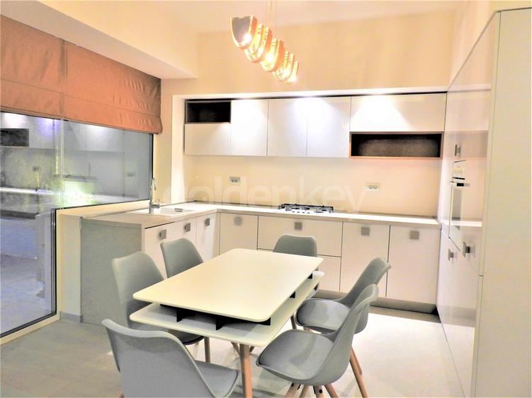 Apartament cu 3 camere semidecomandat, mobilat în Iancu Nicolae
