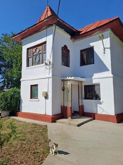 Casă individuală cu 3 camere cu Teren 2000 Mp în Central