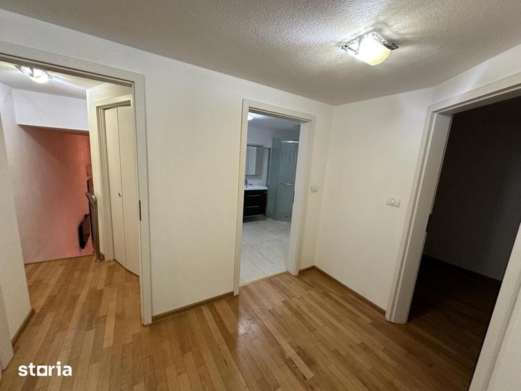 Apartament cu 5 camere decomandat în Central
