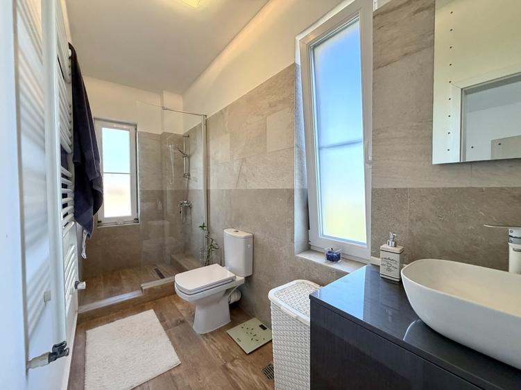 Duplex cu 4 camere cu Piscina în Dumbrăvița