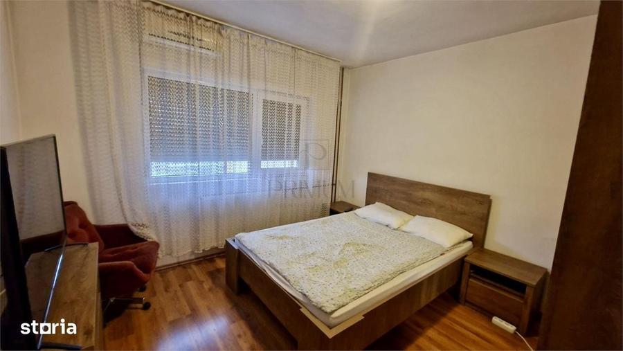 Apartament cu 3 camere decomandat în Buziașului
