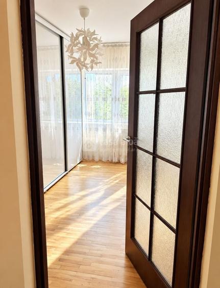 Apartament cu 3 camere decomandat, mobilat în Central