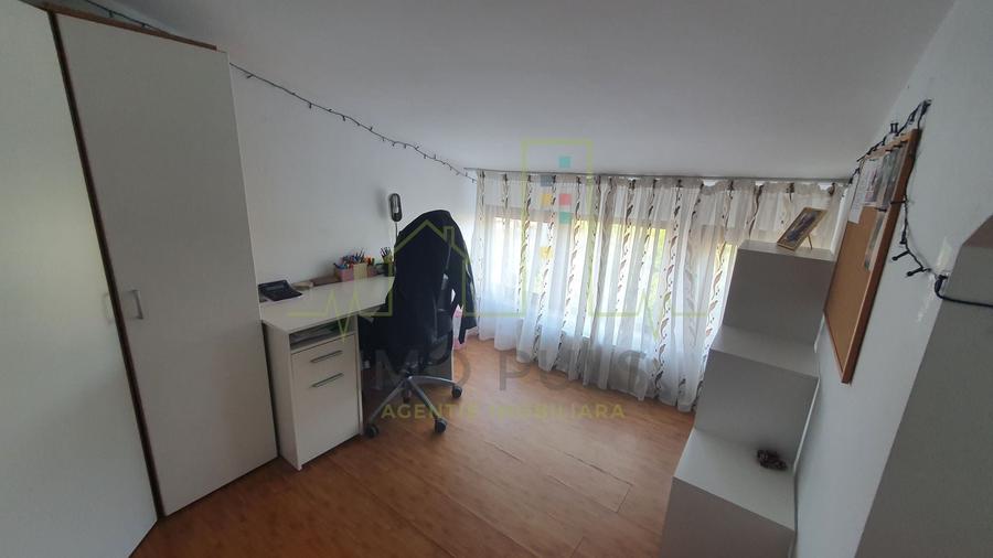 Apartament cu 4 camere semidecomandat, mobilat în Girocului