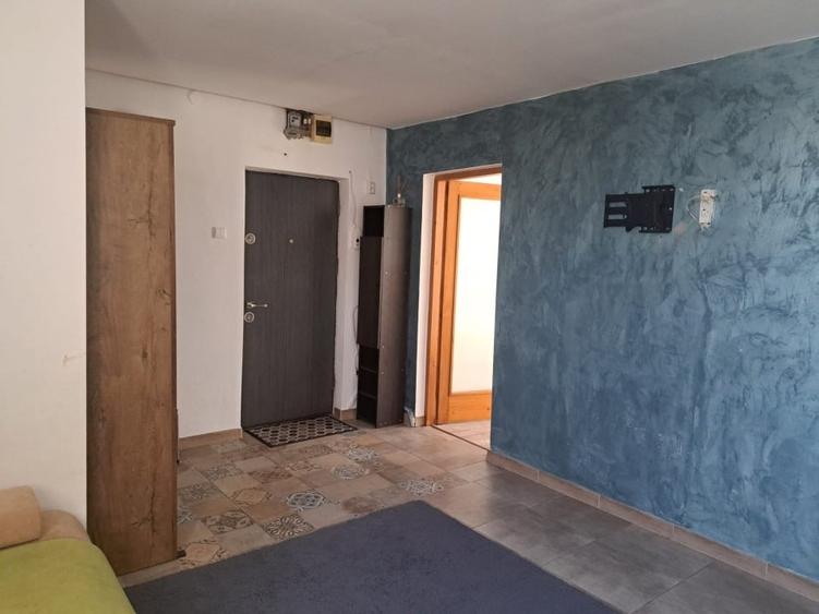 Apartament cu 4 camere decomandat, mobilat în Dâmbu Pietros