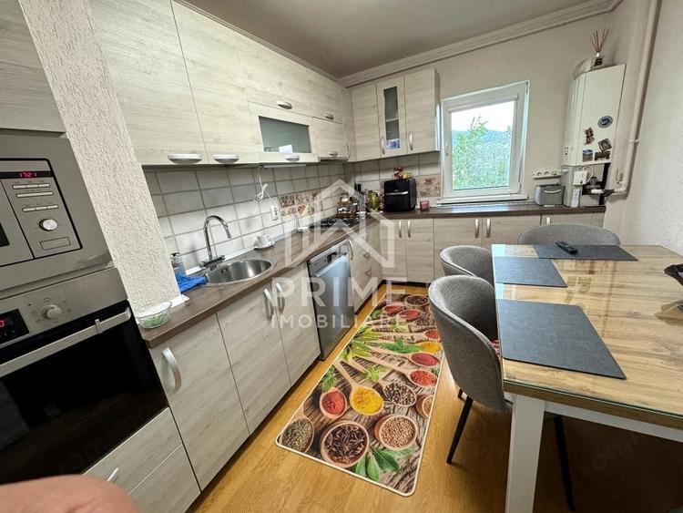 Apartament cu 4 camere decomandat în Cetate