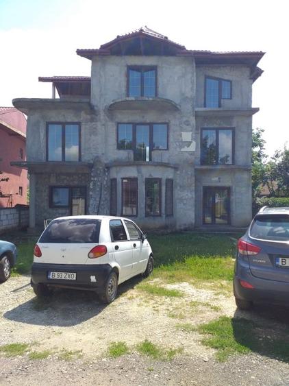 Casă individuală cu 5 camere cu Teren 550 Mp în Roșu