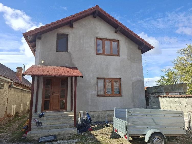 Casă cu Teren 640 Mp în Petrești