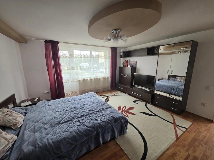 Casă cu 6 camere cu Teren 1100 Mp în Central