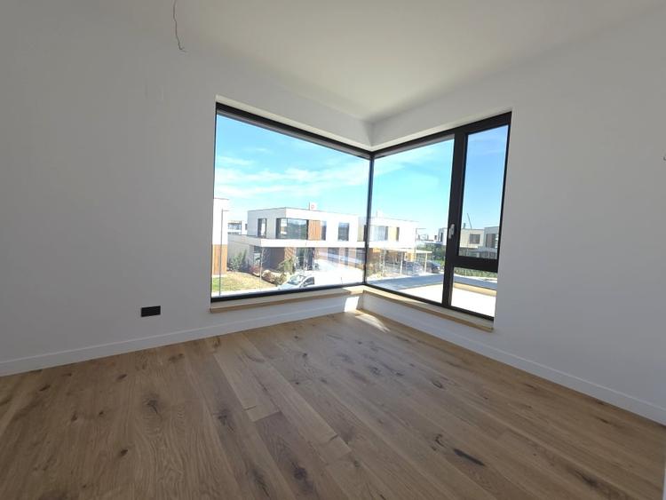 Duplex cu 5 camere cu Canalizare în Tunari