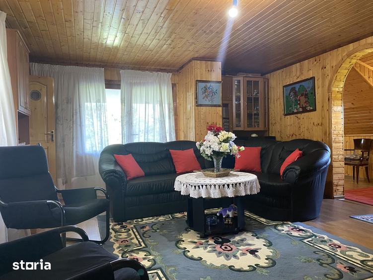 Casă cu 5 camere decomandat cu Teren 596 Mp în Central