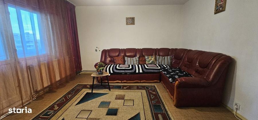 Apartament cu 3 camere decomandat în Calea București