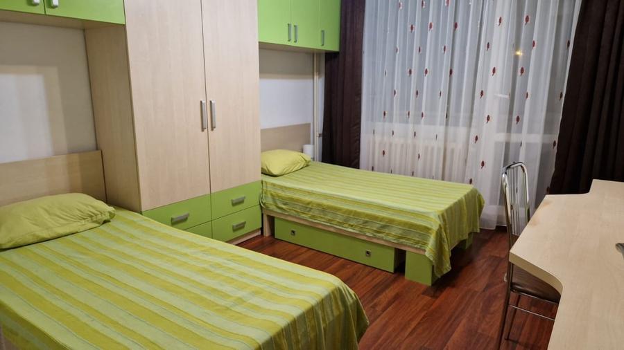 Apartament cu 3 camere decomandat, mobilat în Apărătorii Patriei — fotografia 3