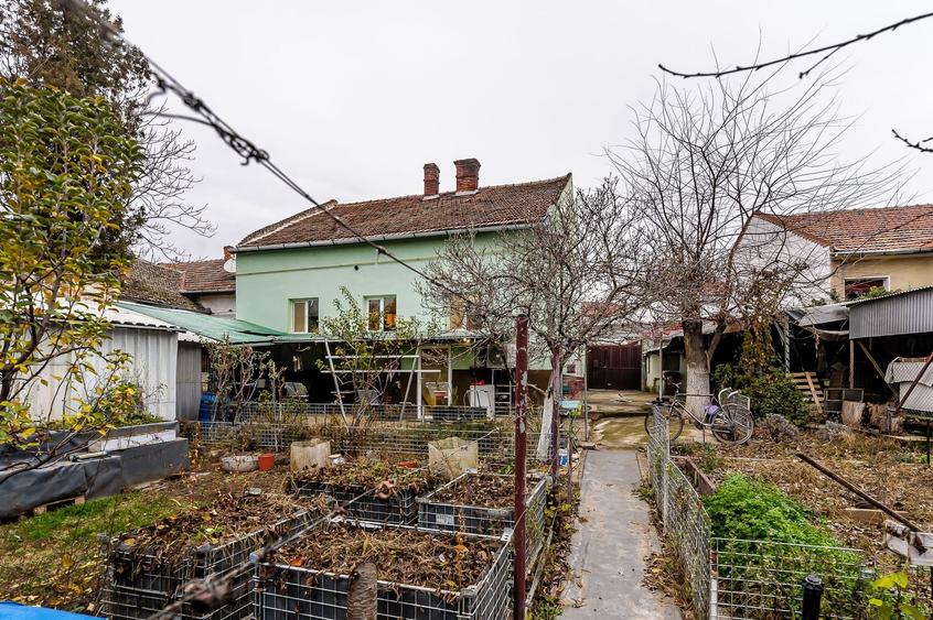 Casă individuală cu 4 camere cu Canalizare în Malul Mureșului