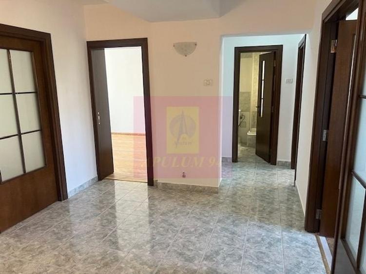 Apartament cu 4 camere decomandat în Unirii