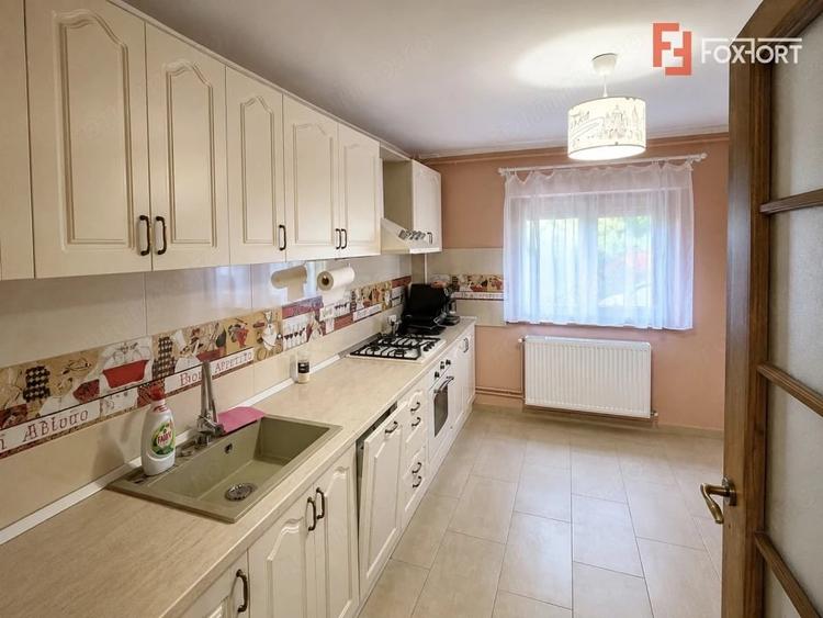 Apartament cu 3 camere decomandat în Torontalului