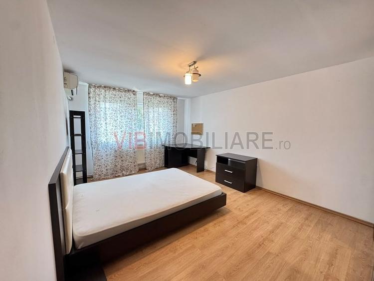 Apartament cu 3 camere semidecomandat în Militari