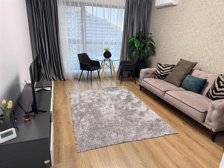 Apartament cu 2 camere semidecomandat, mobilat în Pipera