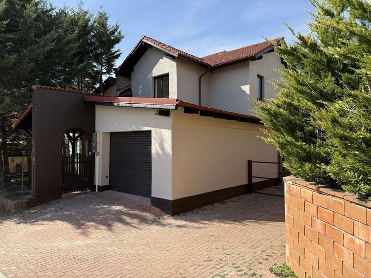 Casă cu 4 camere în Ștefănești