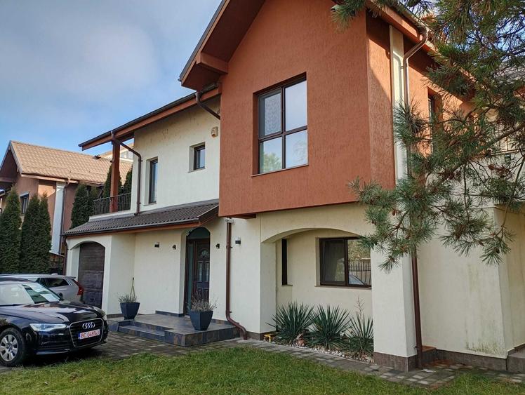 Casă cu 4 camere în Calea Moldovei