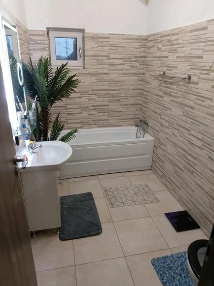 Apartament cu 3 camere decomandat în Metalurgiei