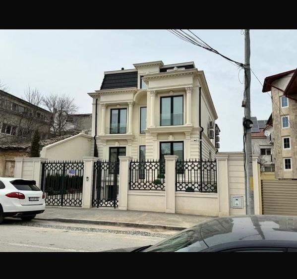 Casă individuală cu 4 camere cu Canalizare în Dâmbul Rotund