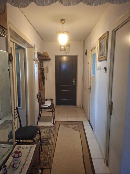 Apartament cu 3 camere decomandat în Sud
